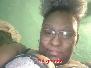 Ari_grande